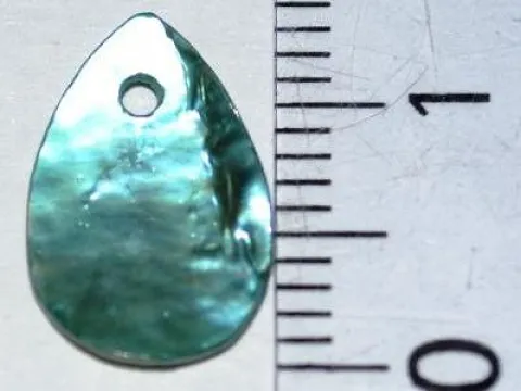 Подвеска из перламутра