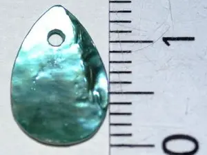 Подвеска из перламутра