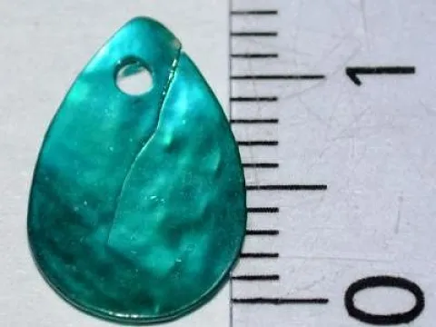 Подвеска из перламутра