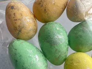 Пінопластові яйця декоровані