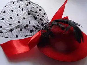 Капелюшок з шпилькою