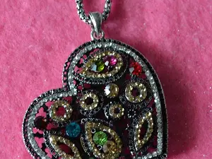 Кулон на цепи