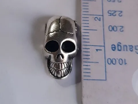 Бусина череп