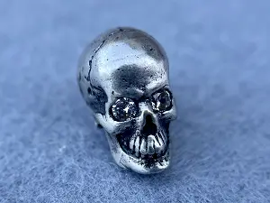 Бусина Череп