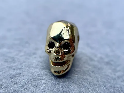 Бусина Череп