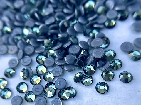 Клеевые стразы Swarovski(HotFix) ss 10 /100шт