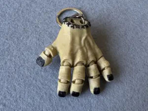 Брелок Рука напечатан на 3Д принтере