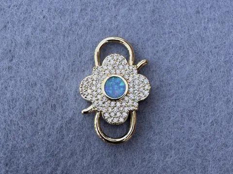 Карабин двойной с  опалом и цирконием