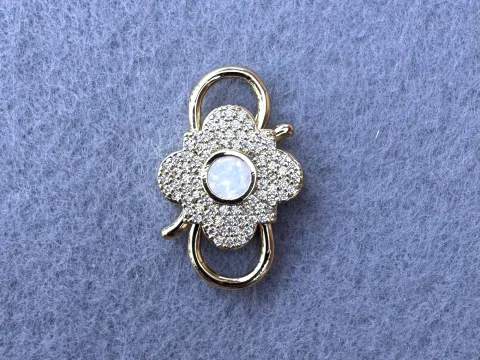 Карабин двойной с  опалом и цирконием