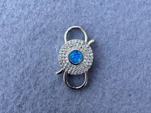 Карабин двойной с  опалом и цирконием