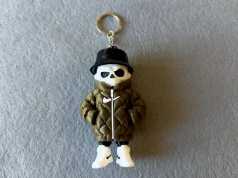 Брелок Скілет у пуховику надрукований на 3Д принтері