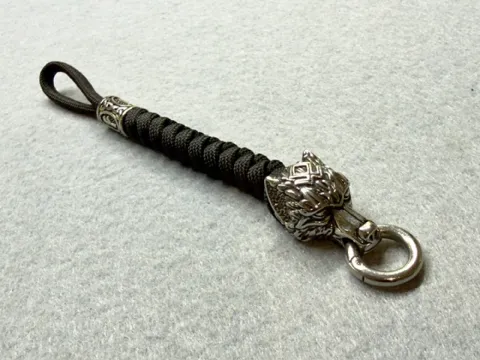 Плетений брелок "Вовк"